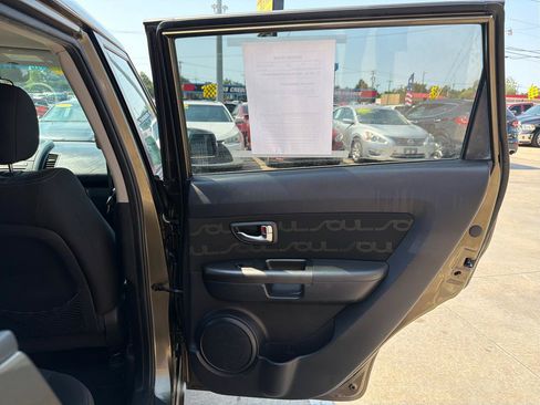 Used 2013 Kia Soul + w/ Audio Pkg FWD image 26