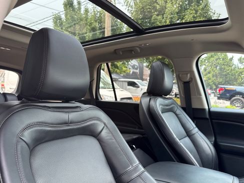 Certified 2023 Lincoln Aviator Reserve AWD/4WD image 18