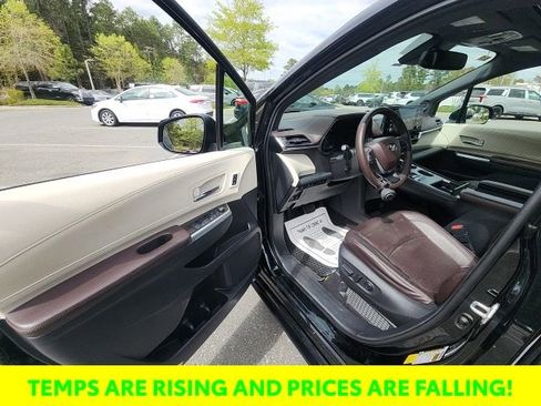 Used 2021 Toyota Sienna Platinum image 24