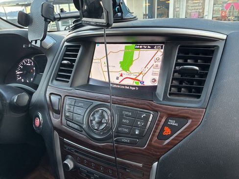 Used 2020 Nissan Pathfinder Platinum image 6