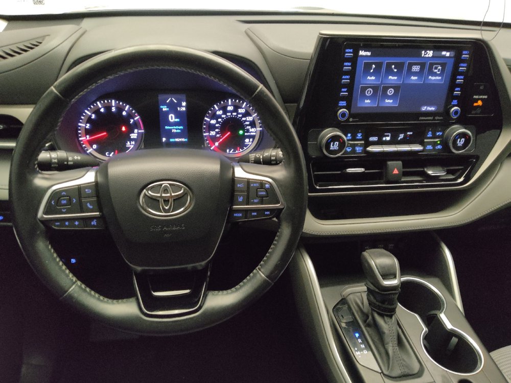 Used 2021 Toyota Highlander LE FWD image 22