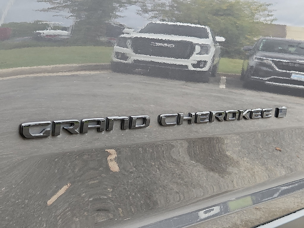 Used 2023 Jeep Grand Cherokee Altitude AWD/4WD image 21