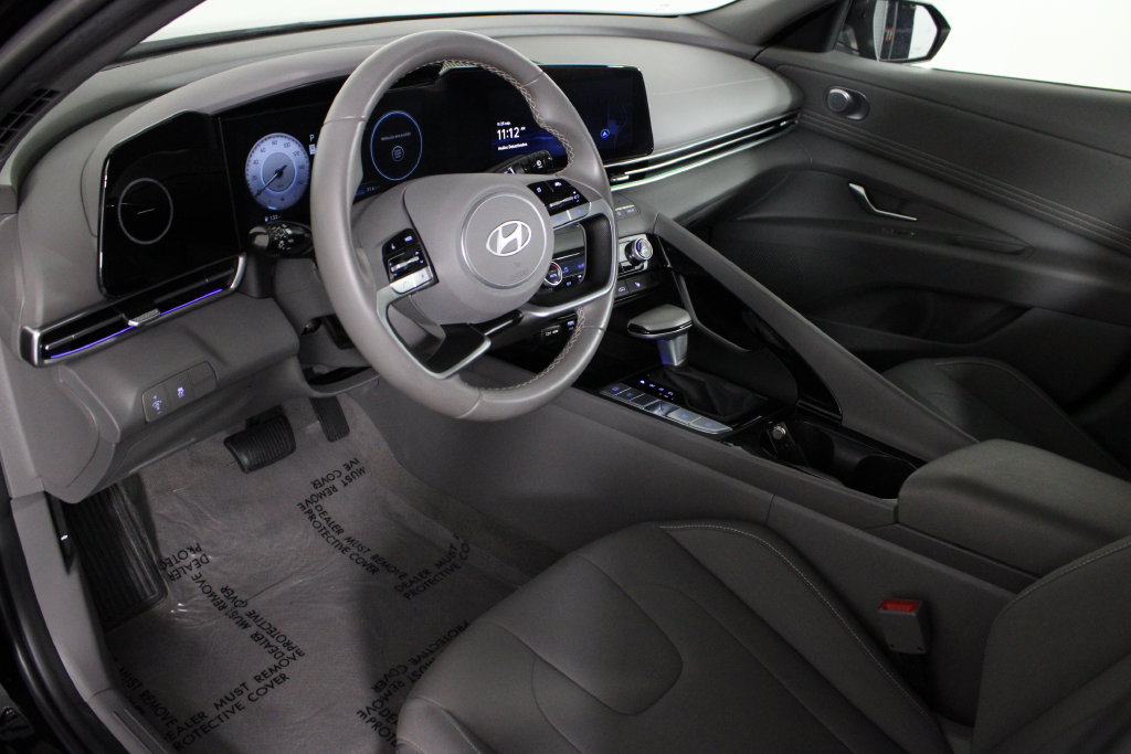 Certified 2025 Hyundai Elantra SEL FWD image 19