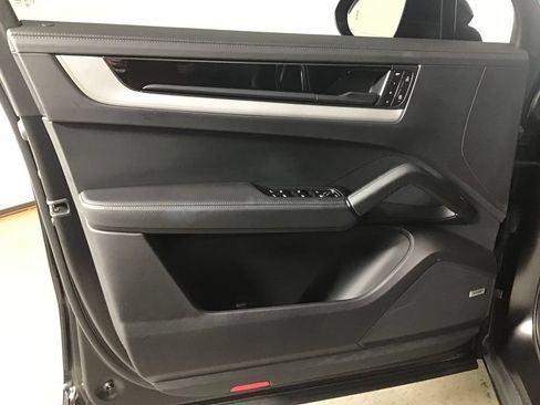 Certified 2024 Porsche Cayenne S AWD/4WD image 28