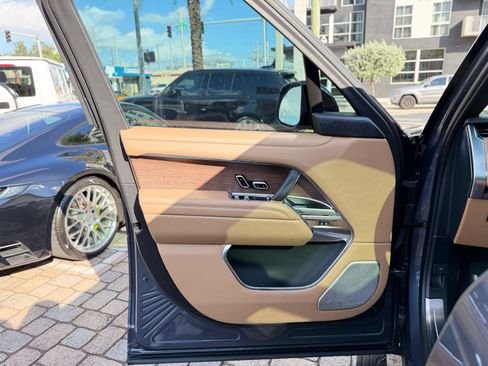 Used 2024 Land Rover Range Rover Long Wheelbase Autobiography image 29