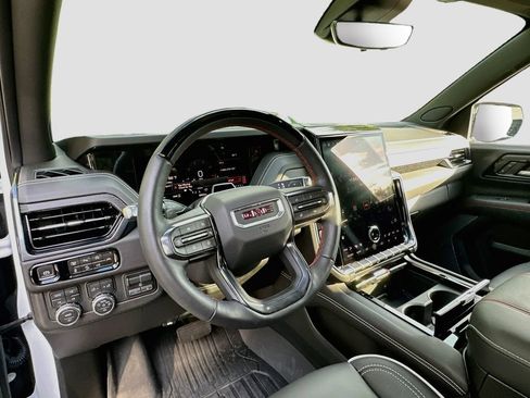 Used 2026 GMC Yukon AT4 Ultimate w/ LPO, Illumination Package AWD/4WD image 11