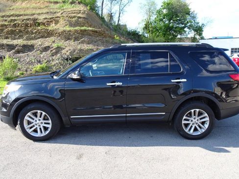 Used 2014 Ford Explorer XLT w/ Equipment Group 202A AWD/4WD image 1