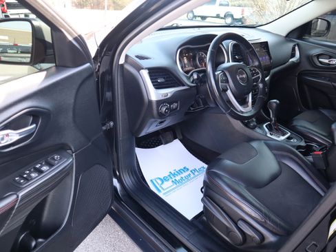 Used 2017 Jeep Cherokee Trailhawk w/ Trailer Tow Group image 3