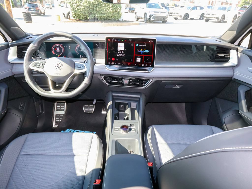 Certified 2025 Volkswagen Tiguan SE R-Line AWD/4WD image 17