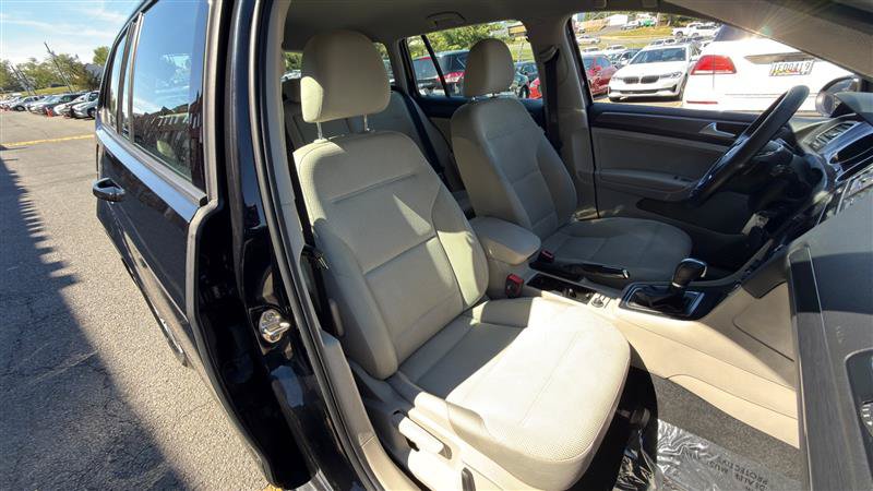 Used 2018 Volkswagen Golf SportWagen FWD image 16