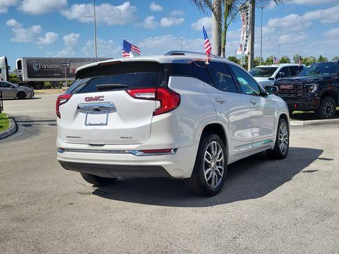 Used 2024 GMC Terrain Denali w/ Denali Premium Package image 5