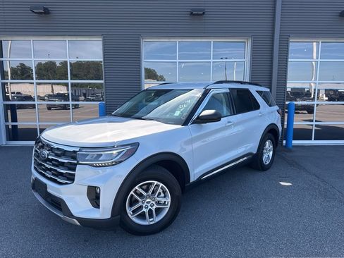 Used 2025 Ford Explorer Active w/ Active Comfort Package RWD image 1