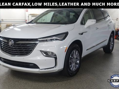 Used 2023 Buick Enclave Essence image 3