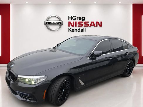 Used 2018 BMW 530e w/ Premium Package 2 RWD image 3
