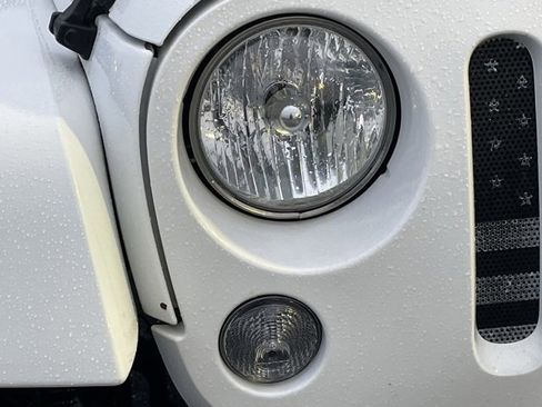 Used 2016 Jeep Wrangler Unlimited Rubicon w/ Dual Top Group image 16