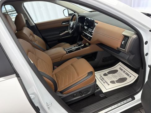 Used 2025 Nissan Pathfinder Platinum w/ Cargo Package FWD image 10