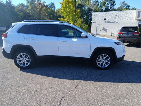 Used 2017 Jeep Cherokee Latitude w/ Safety/Convenience Group image 4