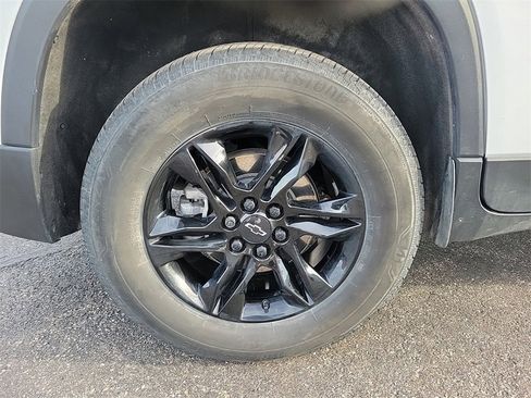 Used 2023 Chevrolet Traverse LT image 6