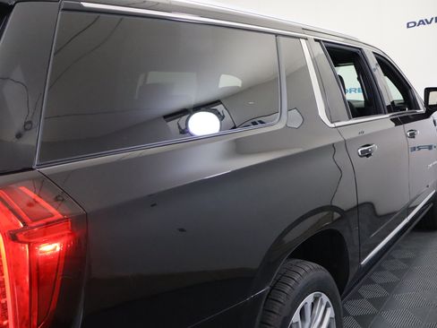 Used 2022 GMC Yukon XL Denali w/ Denali Premium Package AWD/4WD image 7