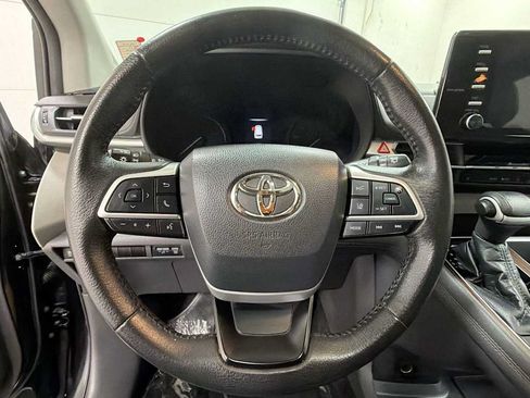 Certified 2022 Toyota Sienna XLE FWD image 16