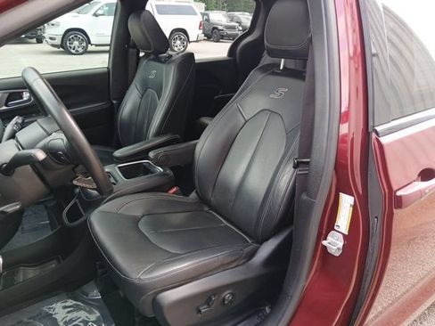 Used 2020 Chrysler Pacifica Touring-L Plus FWD image 46