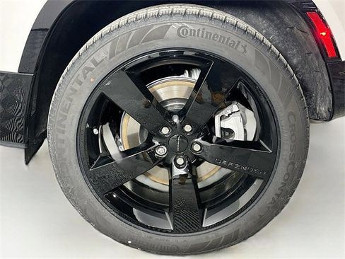 New 2026 Land Rover Defender 110 X-Dynamic SE image 28