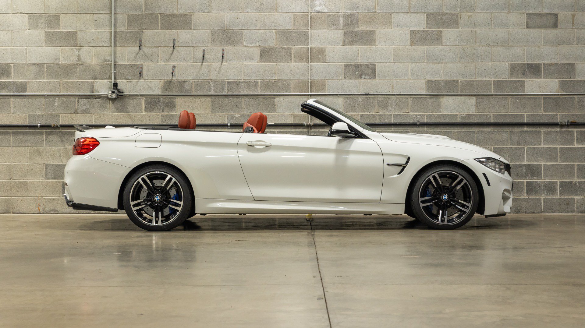 Used 2016 BMW M4 Convertible RWD image 12