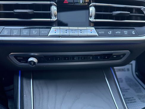 Used 2020 BMW X7 M50i AWD/4WD image 17