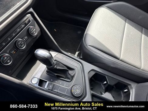 Used 2019 Volkswagen Tiguan SE w/ Panoramic Sunroof Package AWD/4WD image 17
