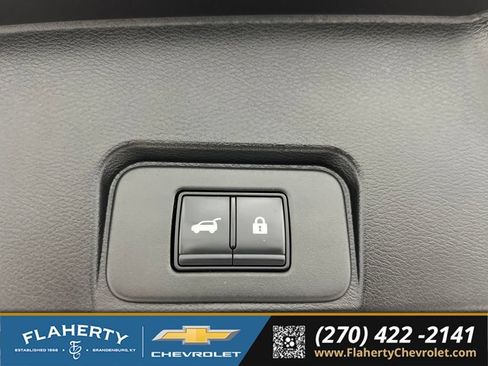 Used 2025 Nissan Rogue SV FWD image 20