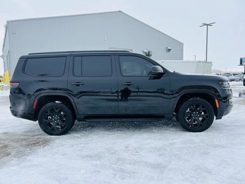 Used 2025 Jeep Wagoneer Series II image 42