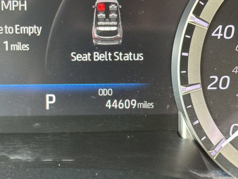 Used 2023 Toyota Highlander XLE FWD image 23