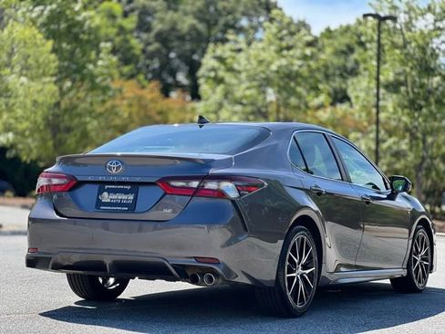 Used 2022 Toyota Camry SE FWD image 5