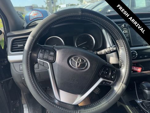 Used 2018 Toyota Highlander XLE AWD/4WD image 9