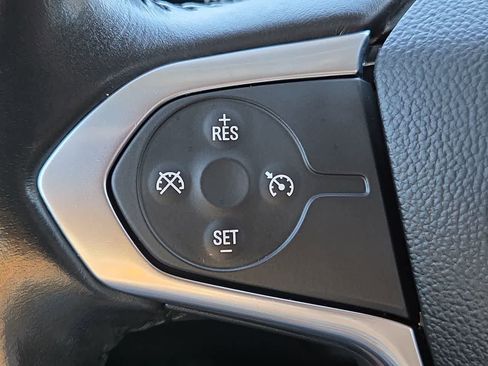 Used 2021 Chevrolet Traverse LT FWD image 23