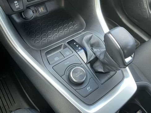 Used 2024 Toyota RAV4 SE image 22