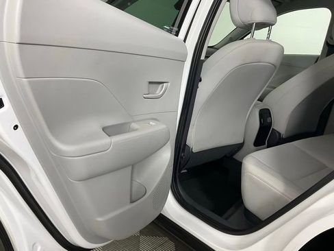 Used 2024 Hyundai Kona SEL FWD image 12