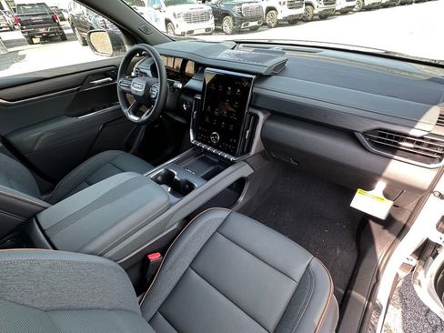 New 2026 GMC Acadia AT4 w/ Luxury Package AWD/4WD image 13