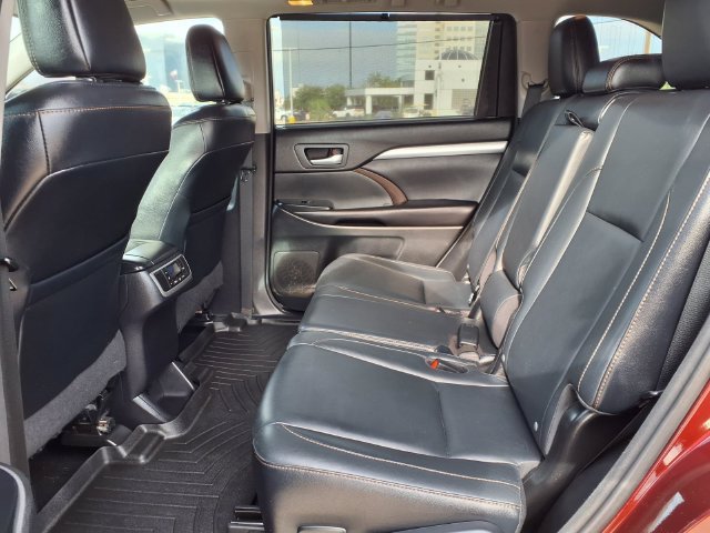 Used 2016 Toyota Highlander XLE FWD image 5