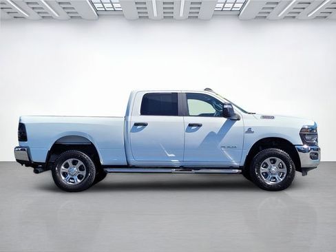 Used 2025 RAM 2500 Big Horn AWD/4WD image 3