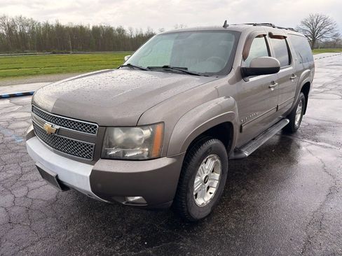 Used 2011 Chevrolet Suburban LT w/ Luxury Package AWD/4WD image 12