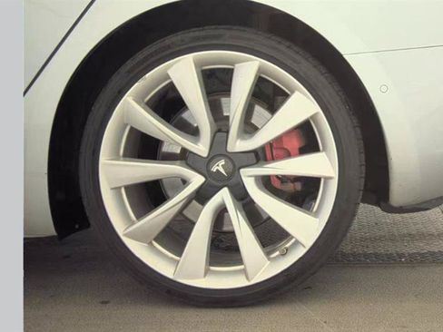 Used 2018 Tesla Model 3 Long Range RWD image 6