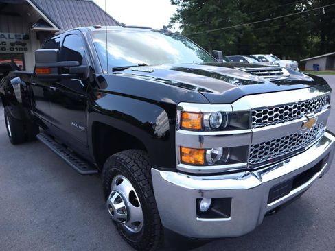 Used 2019 Chevrolet Silverado 3500 LT w/ LT Convenience Package AWD/4WD image 3