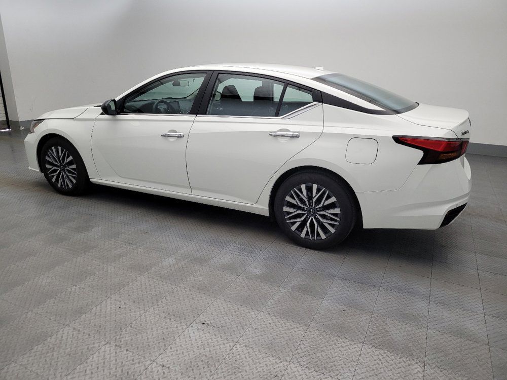 Used 2025 Nissan Altima 2.5 SV FWD image 3