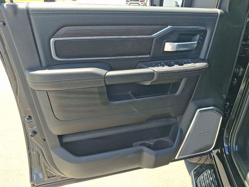 Used 2025 RAM 2500 Laramie AWD/4WD image 12