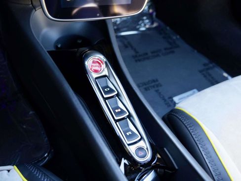 Used 2023 McLaren Artura image 16