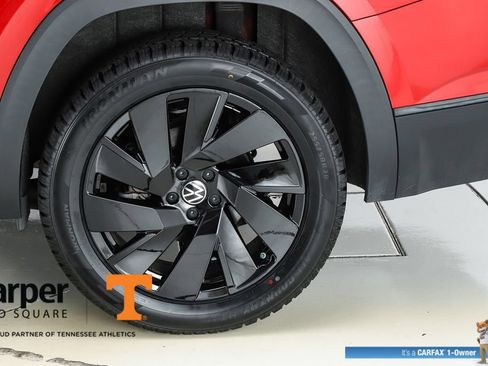 Used 2024 Volkswagen Atlas SE w/ Panoramic Sunroof Package FWD image 6