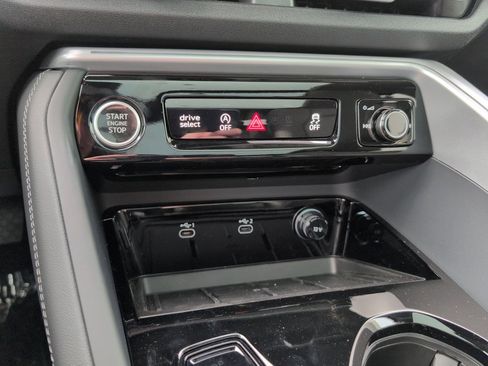 New 2025 Audi Q5 Premium image 9