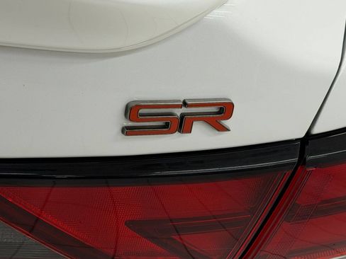 Used 2025 Nissan Sentra SR FWD image 32