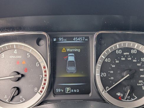 Used 2018 Nissan Titan SV image 30